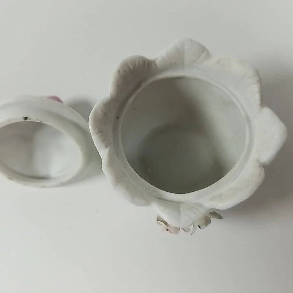 Vintage Flower Shape Trinket Box With 3D Flowers